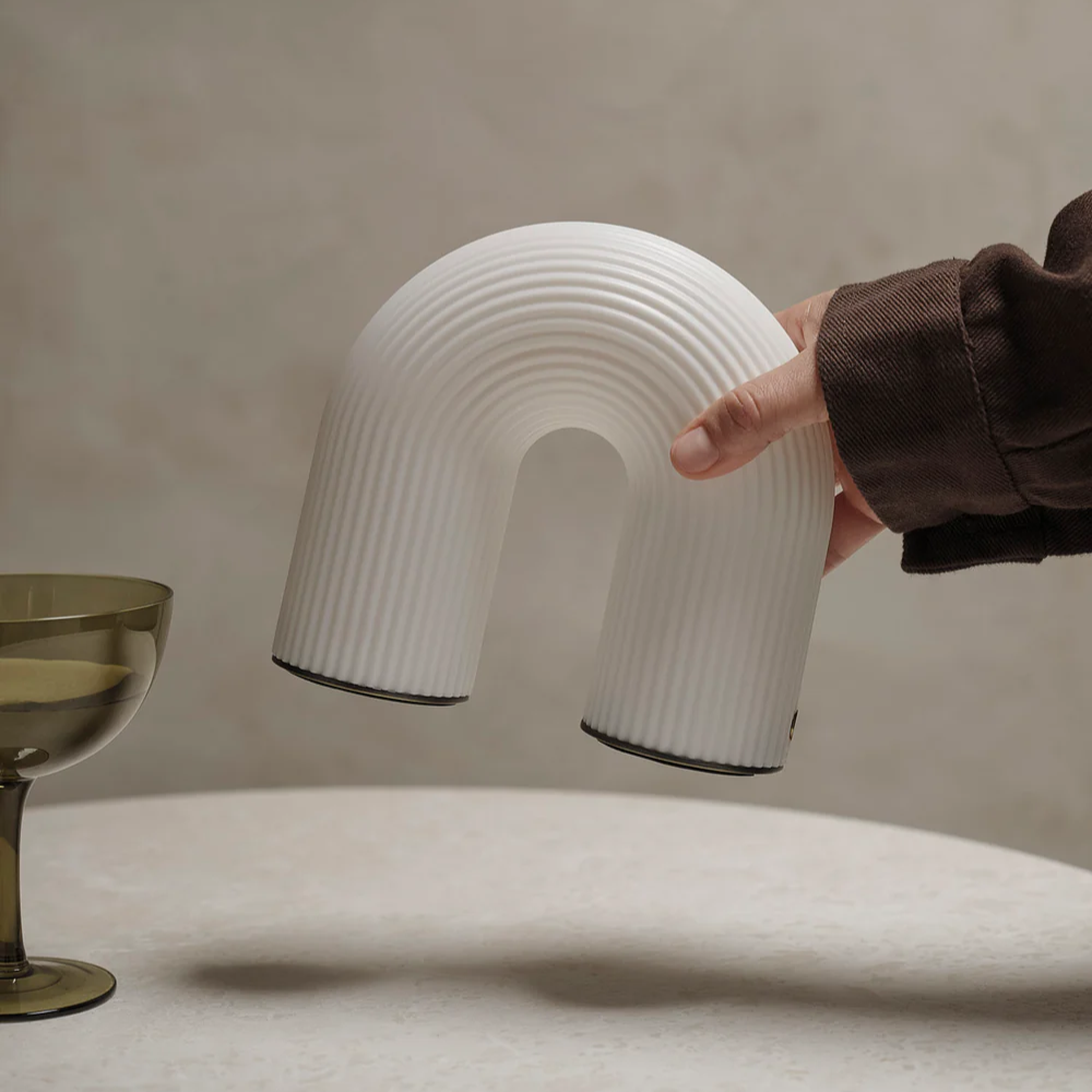 Lámpara De Mesa En Forma De Arco