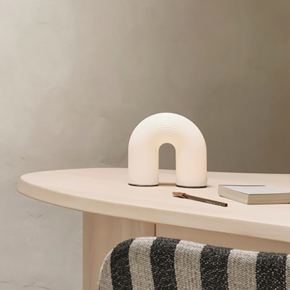 Lámpara De Mesa En Forma De Arco