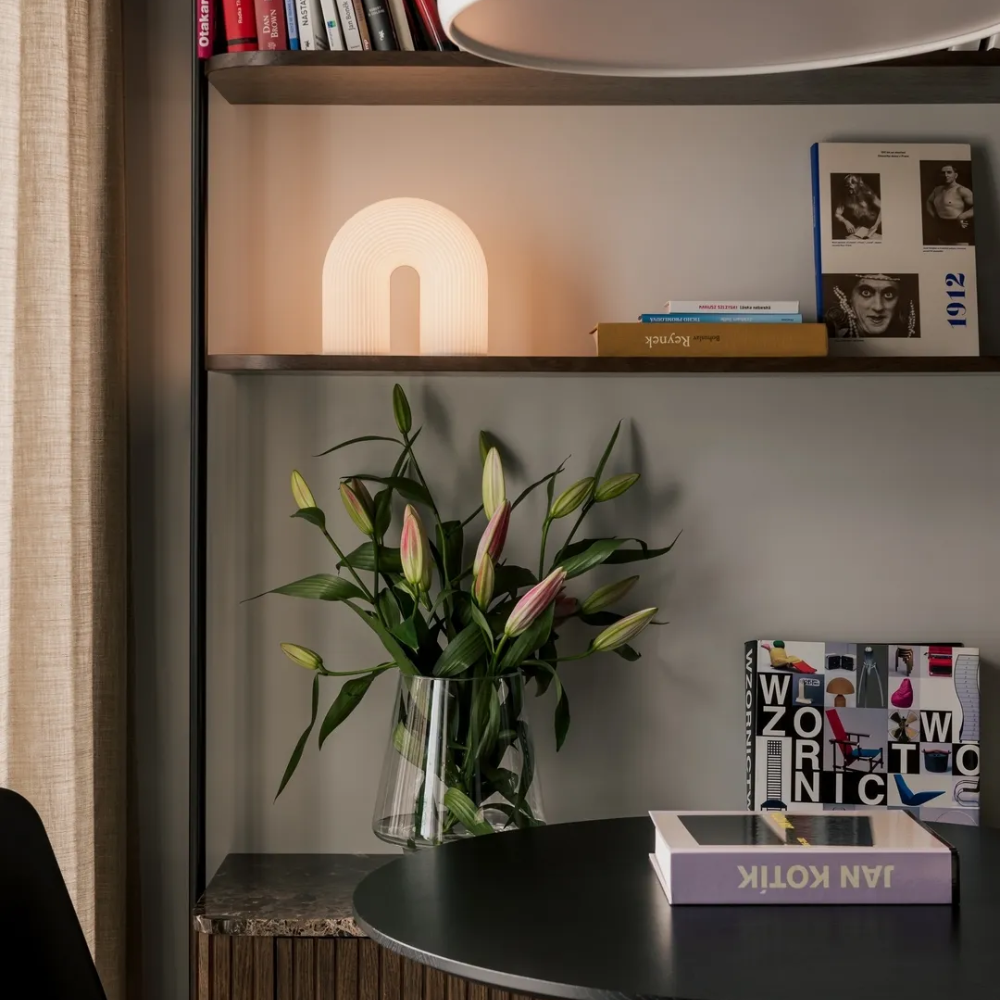 Lámpara De Mesa En Forma De Arco